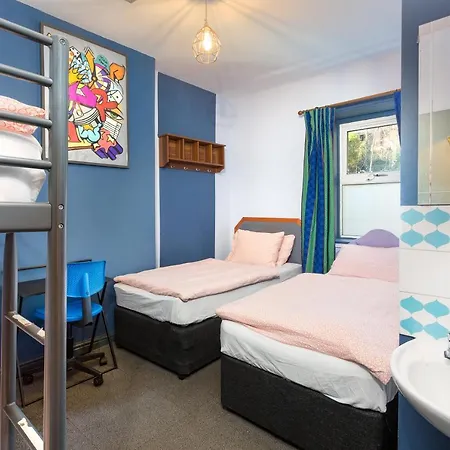 Russell Scott Backpackers - Sheffield-2
